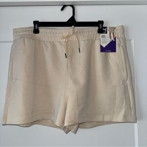 NWT- Member’s Mark Women’s Cream Luxe Short Size XXL